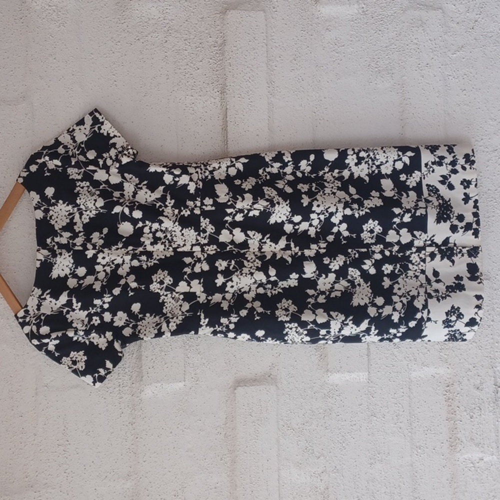 Talbots Black and White Floral Bateau Neckline Short Sleeve Sheath Dress Size 4 - Picture 9 of 14